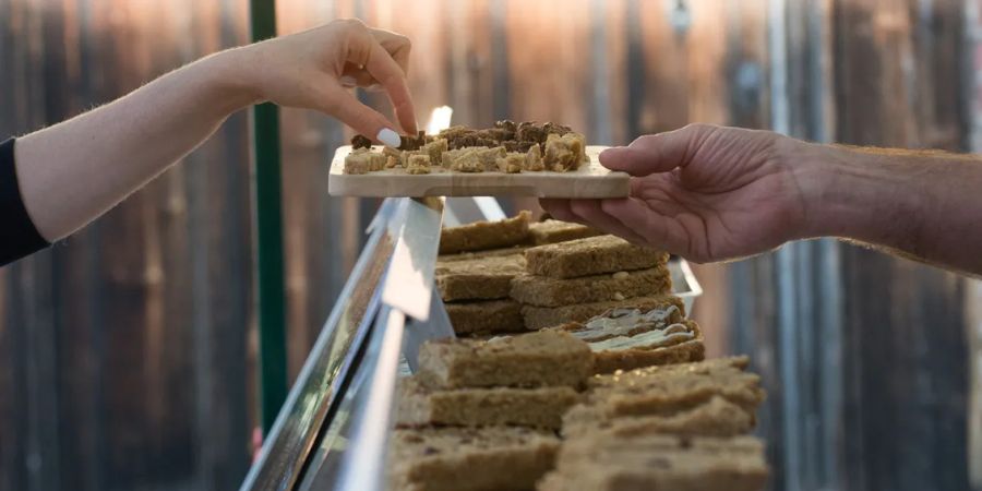 Offer Market Stalls Samples or Demonstrations

